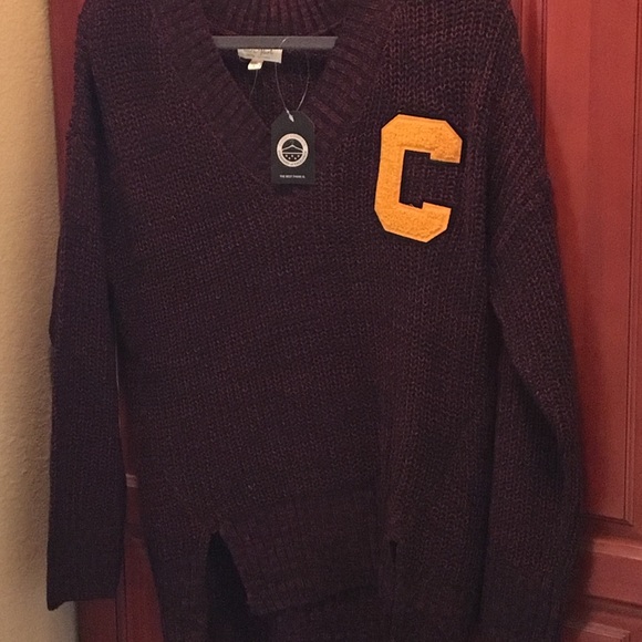 Sweater with collegiate appeal. S,M - Picture 2 of 4